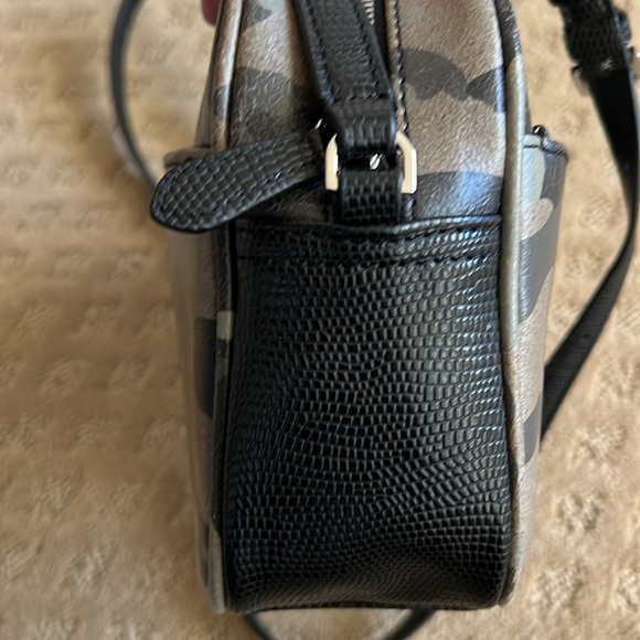 G.I.L.I Leather Camoflauge Crossbody Bag with Wallet - Picture 13 of 16